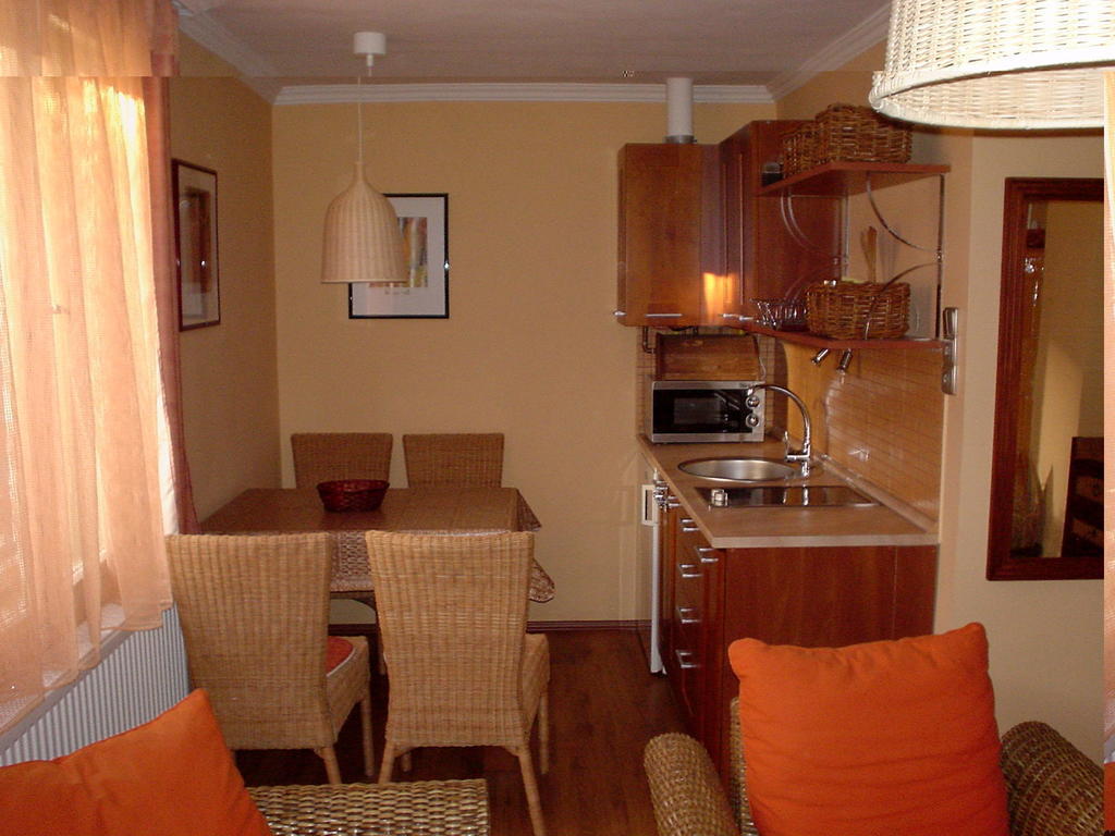 Oeroekzoeld Apartmanok Balatonfenyves Værelse billede
